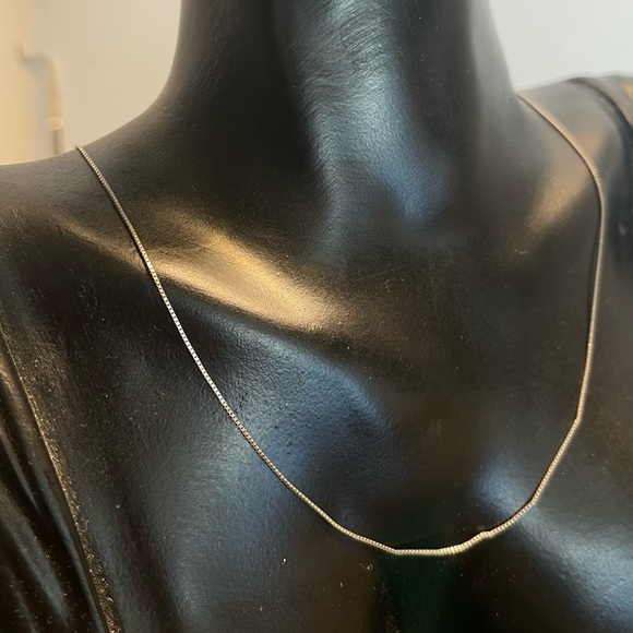 Sterling silver box chain necklace - Picture 2 of 5